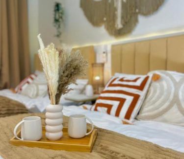 Barangay 76 Apartment | Cozy & Aesthetic walking distance to MOA,near NAIA AIRPORT with NETFLIX,MINIVIDEOKE,BOARDGAMES-DUXE4