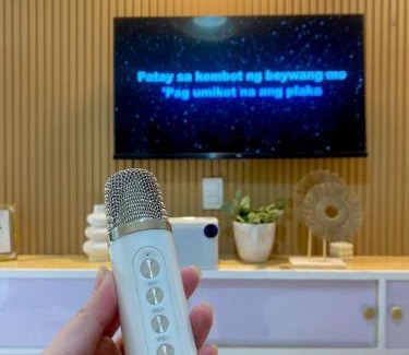 Barangay 76 Apartment | Cozy & Aesthetic walking distance to MOA,near NAIA AIRPORT with NETFLIX,MINIVIDEOKE,BOARDGAMES-DUXE4