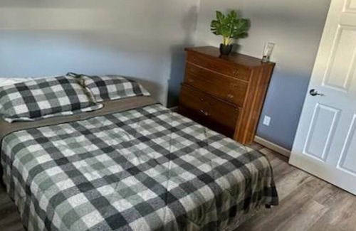 Aldenville Apartment | Cozy All Season Lake Front 2nd Floor Apartment