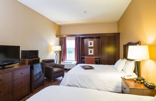 Selinsgrove Hotel | Cozy Ambient Stay near Susquehanna University! Parking | 3 Units