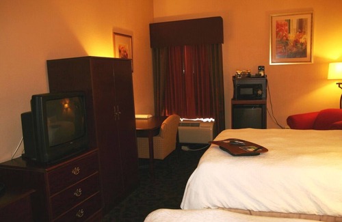 Selinsgrove Hotel | Cozy Ambient Stay near Susquehanna University! Parking | 3 Units