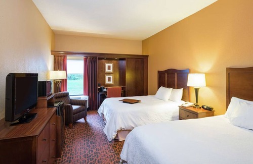 Selinsgrove Hotel | Cozy Ambient Stay near Susquehanna University! Parking | 3 Units
