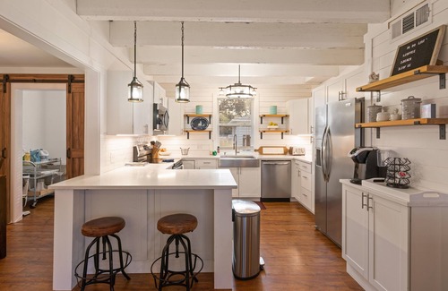 East Beach House | Cozy and adorable 2BR next to Coast Guard Beach!