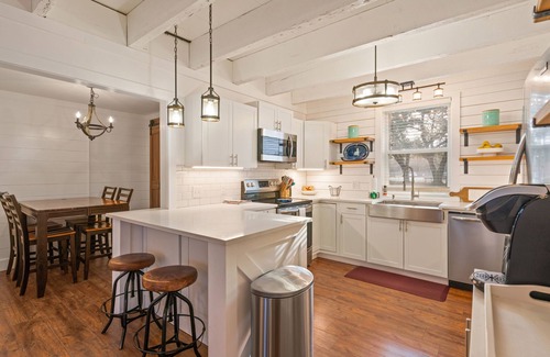 East Beach House | Cozy and adorable 2BR next to Coast Guard Beach!