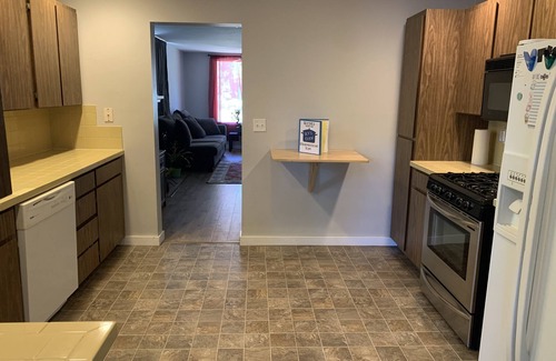 Eastern Oregon House | Cozy and Centrally Located. Spacious home with fenced backyard and 5 beds.