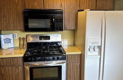 Eastern Oregon House | Cozy and Centrally Located. Spacious home with fenced backyard and 5 beds.
