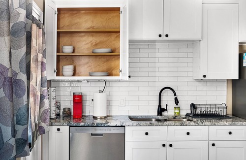 El Paso House | Cozy and charming centrally located in the historic Kern/Rim neighborhoods.