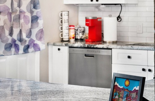 El Paso House | Cozy and charming centrally located in the historic Kern/Rim neighborhoods.