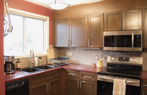 Northeast Edmonton House | Cozy and Landscaped Bungalow, Pet Friendly