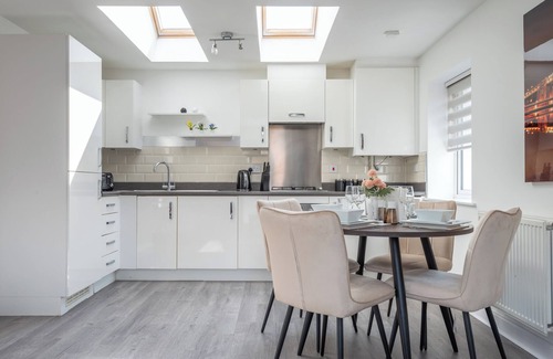 Dartford House | Cozy and modern two-bedroom apartment