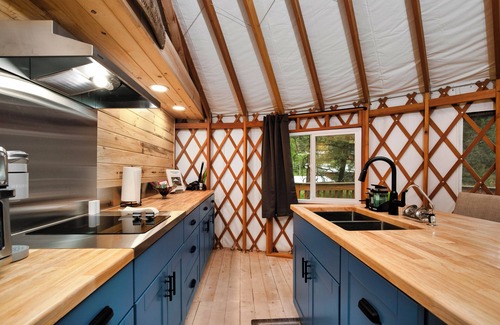 Boise Cabin | Cozy and POSH-est Yurt in gorgeous Boise National Forest