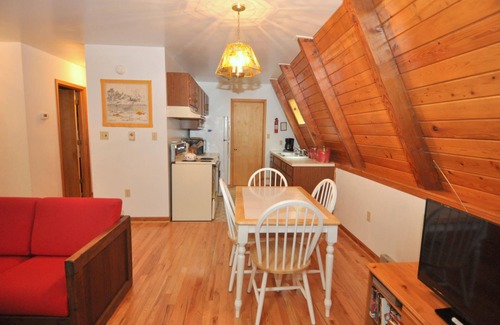 Berkeley Springs Cabin | Cozy and Quaint
