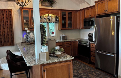 Roaring Gap Cottage | Cozy and Quiet Four Bedroom Cottage on a Golf Course in Glade Valley, NC.