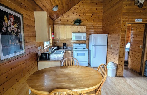 Regional District of Fraser-Fort George Cabin | Cozy and Relaxing Getaway Cabin #6n
