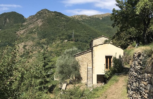 Carpasio Cottage | Cozy and rustic stone house with terrace in a quiet dream location in the mountains