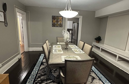 Cleveland House | Cozy and Spacious 4-bedroom house in fabulous Cleveland with AC, WiFi