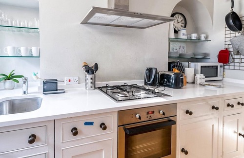 Royal Borough of Kensington and Chelsea Apartment | Cozy and Spacious Kensington Maisonette