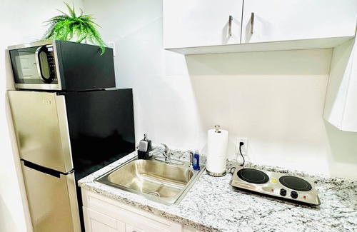 Davie Apartment | Cozy and Spacious Studio with AC and WiFi only 12 Min away from Ft Lau Airport