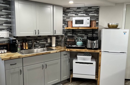 Mastic Bed & Breakfast | Cozy and Stylish 1 Bedroom Guest Suite