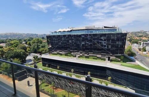 Bedfordview Apartment | Cozy Apartment, beautiful views of the city, closer to malls