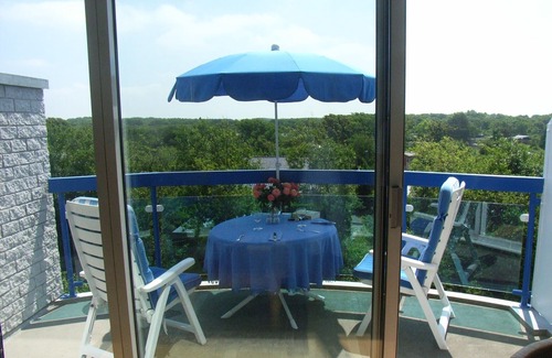 Callantsoog Apartment | Cozy apartment by the sea, w/parquet w/a south-facing balcony & indoor pool