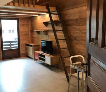 Courmayeur Apartment | Cozy Apartment close to the ski slopes
