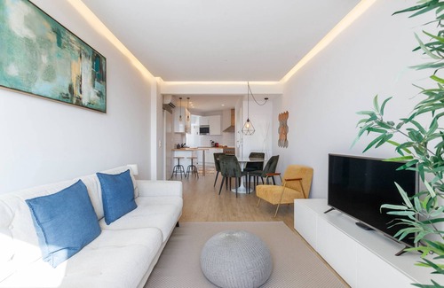 Linda-a-Velha Apartment | Cozy Apartment for Family and Group of Friends
