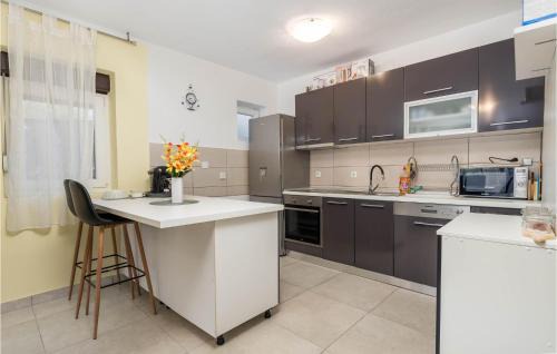 Barbat na Rabu Apartment | Cozy Apartment In Barbat Na Rabu