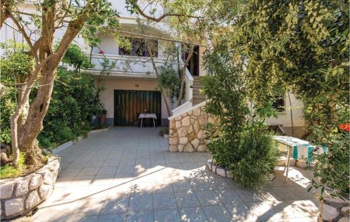 Barbat na Rabu Apartment | Cozy Apartment In Barbat-Rab With Wifi