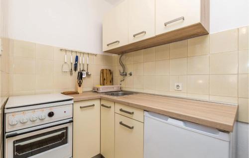 Barbat na Rabu Apartment | Cozy Apartment In Barbat-Rab With Wifi