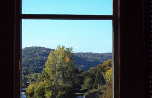 Hardwick Apartment | Cozy Apartment in Hardwick Village (3B)