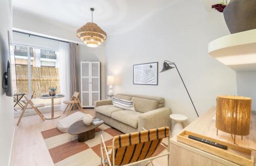 Jumeirah Village Triangle Apartment | Cozy Apartment in JVT Sleeps 4 with Balcony