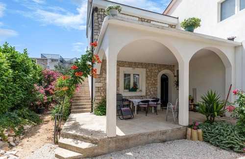Kremena Apartment | Cozy apartment in Klek with WiFi