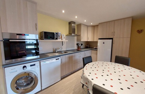 Meaudre Apartment | Cozy Apartment in Méaudre, 2 Bedrooms, Balcony, Close to Village Center, 1km from Ski Pistes