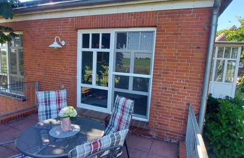 Krummhoern Apartment | Cozy apartment in Pilsum with a wonderful view of East Frisia's vastness.