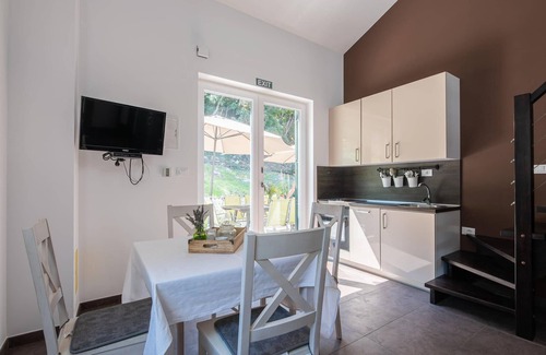 Porozina Apartment | Cozy apartment in Porozina with WiFi