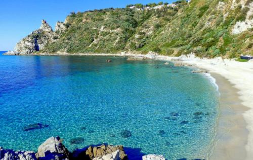 Santa Maria Apartment | Cozy Apartment In Ricadi With Wifi