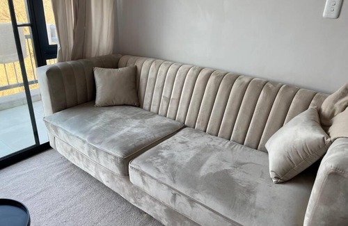 Lombardy Estate Apartment | Cozy Apartment in Shere