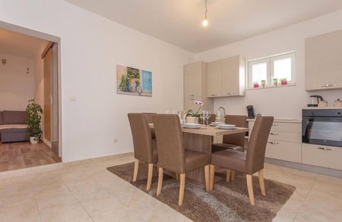 Sibenik Apartment | Cozy apartment in Sibenik with WiFi