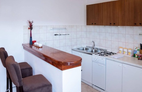 Gracac Apartment | Cozy apartment in Srb with WiFi