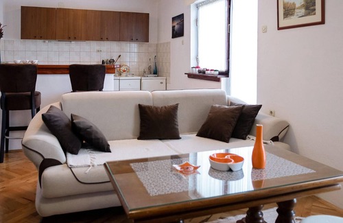 Gracac Apartment | Cozy apartment in Srb with WiFi