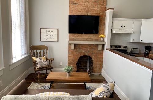 Covington House | Cozy Apartment in the Heart of MainStrasse