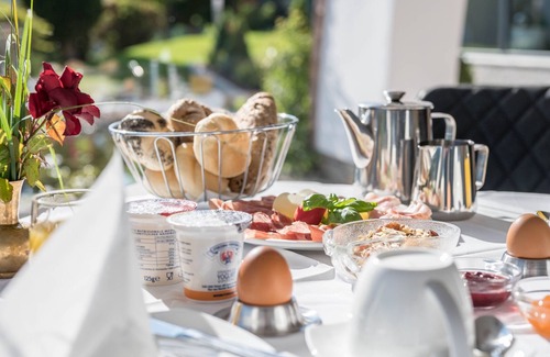 Racines Apartment | Cozy Apartment Maiglöckchen with Mountain View, Wi-Fi, Sauna, Terrace & Balcony; Parking Available