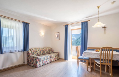 Racines Apartment | Cozy Apartment Maiglöckchen with Mountain View, Wi-Fi, Sauna, Terrace & Balcony; Parking Available