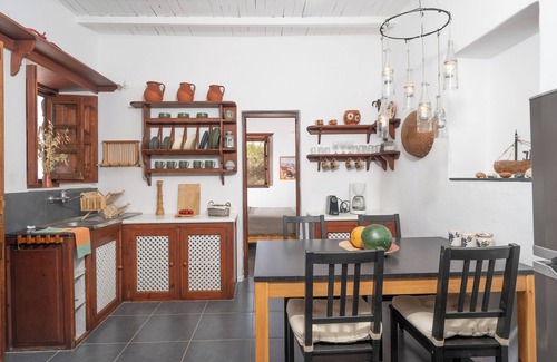 Kampos Apartment | Cozy Apartment overlooking Kampos Beach