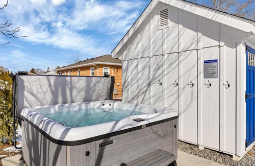 Westbrook Center Apartment | Cozy apartment, private beach & jacuzzi