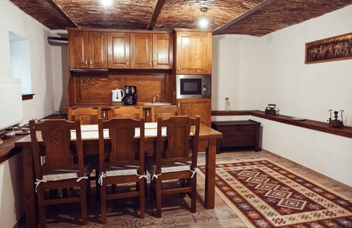 Brasov House | Cozy Apartment - Residence in Brasov's Historical Center - Free Parking