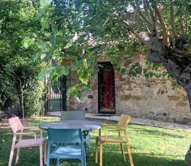 Trequanda Apartment | Cozy apartment with pool in Trequanda 40 m²