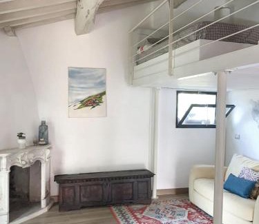 Trequanda Apartment | Cozy apartment with pool in Trequanda 40 m²