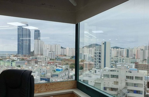 Daeyeon-dong Apartment | Cozy apartment with WiFi and AC in delightful Busan